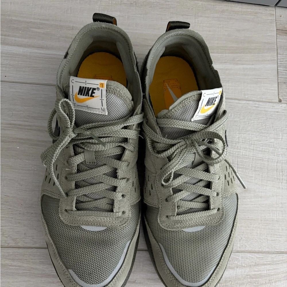 Nike Men’s Sneakers Olive Green with Black Swoosh